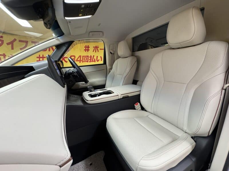 LEXUS LM500h エグゼクティブ【総合評価優良車】【4WD】【新車保証】