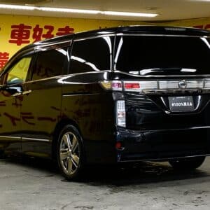 ELGRAND　エルグランド　ライダー 白本革シートマニュアルシート  【特別仕様車】