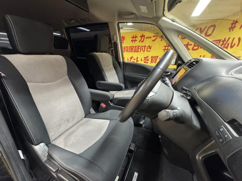 SERENA セレナ ライダー パフォーマンススペック ブラックライン S-HYBRID 【特別仕様車】