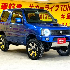 Jimny　ジムニー　クロスアドベンチャー　XC　７型【カスタム】【４ＷＤ】＂ターボ車＂　強固なラダーフレームをもつ本格的軽クロスカントリー✨リフトＵＰキット装着済み！社外前後バンパー装着済🌈4WDシステムは副変速機付きのパートタイム4WDとなり、アクティブに楽しむハイパフォーマンスモデルのXCですので、どんな道でも走行できます♪月々3万円台～ご案内✨クロスアドベンチャー専用16AW🛞！道なき道を選ぶオフロード専用タイヤ装着💪社外ナビ🗾DVD再生・Ｂｌｕｅｔｏｏｔｈ接続ＯＫ🏕️大人気車両ですので、お早目のお問い合わせをよろしくお願いいたします🙇TOKYO店専用HPでも在庫確認可能‼今すぐチェック✨ 【carlifegroup.tokyo.jp)】で検索🕵️‍♂️