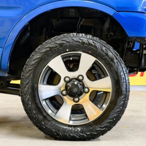 Jimny　ジムニー　クロスアドベンチャー　XC　７型【カスタム】【４ＷＤ】＂ターボ車＂　強固なラダーフレームをもつ本格的軽クロスカントリー✨リフトＵＰキット装着済み！社外前後バンパー装着済🌈4WDシステムは副変速機付きのパートタイム4WDとなり、アクティブに楽しむハイパフォーマンスモデルのXCですので、どんな道でも走行できます♪月々3万円台～ご案内✨クロスアドベンチャー専用16AW🛞！道なき道を選ぶオフロード専用タイヤ装着💪社外ナビ🗾DVD再生・Ｂｌｕｅｔｏｏｔｈ接続ＯＫ🏕️大人気車両ですので、お早目のお問い合わせをよろしくお願いいたします🙇TOKYO店専用HPでも在庫確認可能‼今すぐチェック✨ 【carlifegroup.tokyo.jp)】で検索🕵️‍♂️