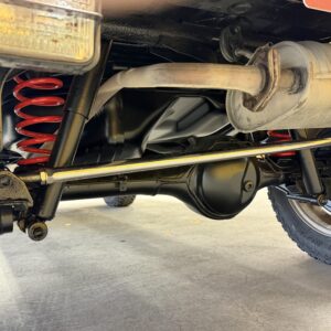 Jimny　ジムニー　クロスアドベンチャー　XC　７型【カスタム】【４ＷＤ】＂ターボ車＂　強固なラダーフレームをもつ本格的軽クロスカントリー✨リフトＵＰキット装着済み！社外前後バンパー装着済🌈4WDシステムは副変速機付きのパートタイム4WDとなり、アクティブに楽しむハイパフォーマンスモデルのXCですので、どんな道でも走行できます♪月々3万円台～ご案内✨クロスアドベンチャー専用16AW🛞！道なき道を選ぶオフロード専用タイヤ装着💪社外ナビ🗾DVD再生・Ｂｌｕｅｔｏｏｔｈ接続ＯＫ🏕️大人気車両ですので、お早目のお問い合わせをよろしくお願いいたします🙇TOKYO店専用HPでも在庫確認可能‼今すぐチェック✨ 【carlifegroup.tokyo.jp)】で検索🕵️‍♂️