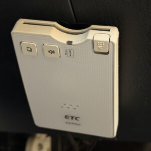 Jimny　ジムニー　クロスアドベンチャー　XC　７型【カスタム】【４ＷＤ】＂ターボ車＂　強固なラダーフレームをもつ本格的軽クロスカントリー✨リフトＵＰキット装着済み！社外前後バンパー装着済🌈4WDシステムは副変速機付きのパートタイム4WDとなり、アクティブに楽しむハイパフォーマンスモデルのXCですので、どんな道でも走行できます♪月々3万円台～ご案内✨クロスアドベンチャー専用16AW🛞！道なき道を選ぶオフロード専用タイヤ装着💪社外ナビ🗾DVD再生・Ｂｌｕｅｔｏｏｔｈ接続ＯＫ🏕️大人気車両ですので、お早目のお問い合わせをよろしくお願いいたします🙇TOKYO店専用HPでも在庫確認可能‼今すぐチェック✨ 【carlifegroup.tokyo.jp)】で検索🕵️‍♂️