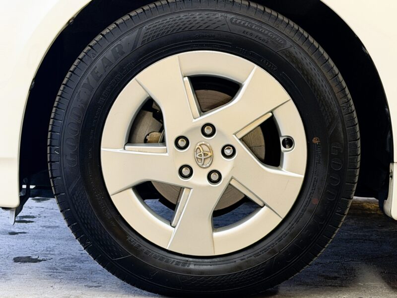 PRIUS プリウス S LEDエディション 【特別仕様車】