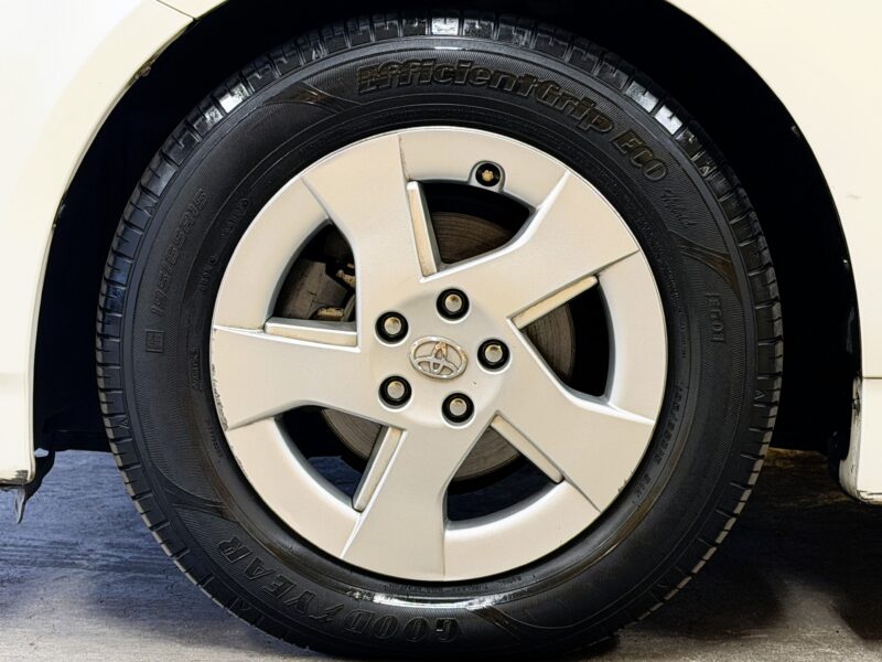 PRIUS プリウス S 【サンルーフ】【車検2年付】【タイヤ4本新品】