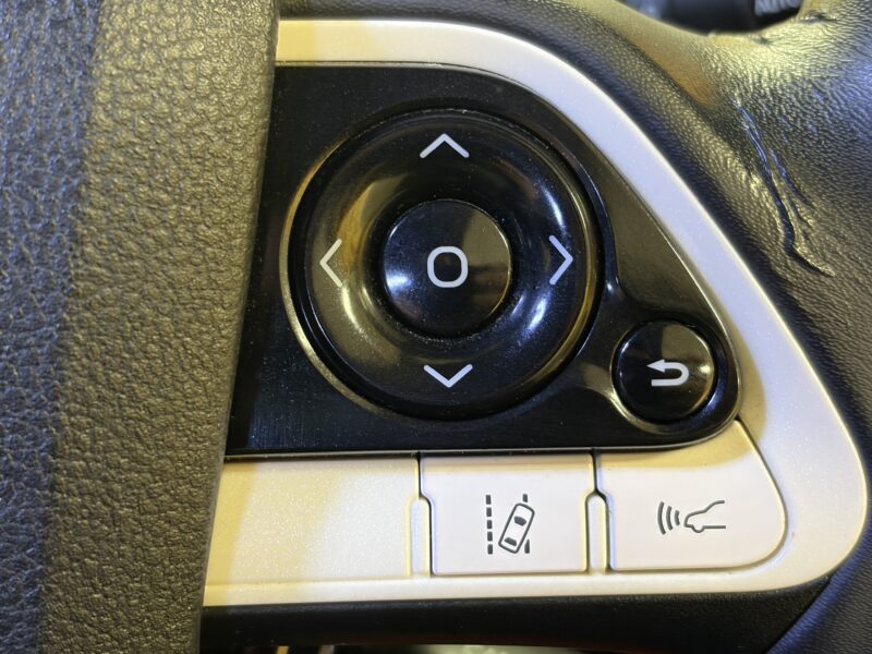 PRIUS プリウス Sセーフティプラス 【総合評価優良車】【特別仕様車】【カスタム】【車検2年付】