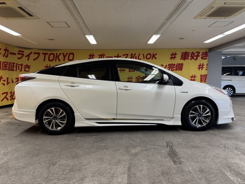 PRIUS プリウス Sセーフティプラス 【特別仕様車】【カスタム】【車検2年付】