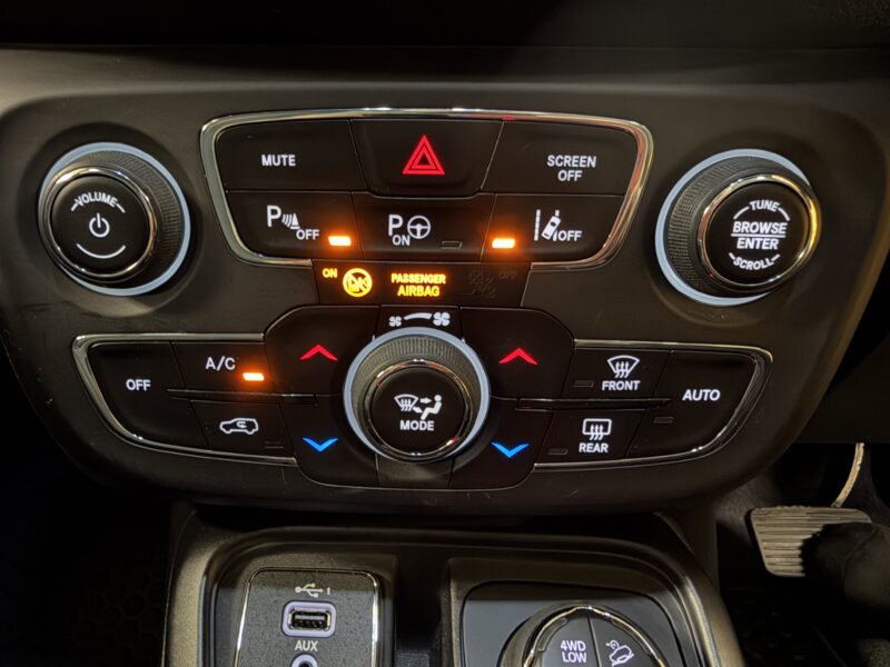 JEEP COMPASS ジープ・コンパス トレイルホーク【総合評価優良車】【限定特別仕様車】【4WD】【ワンオーナー】【車検2年付】