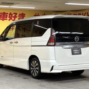 SERENA　セレナ　ハイウェイスター　【総合評価優良車】シンプルスマートのS-HYBRID🍃アイドリングストップ機能搭載🍃カタログ燃費ＪＣ０８モード１６．６ｋｍ／Ｌ🍃純正ＳＤナビ🛣️地デジフルセグTV📺ＤＶＤ📀Bluetooth📱🎶両側パワースライドドア＆デュアルバックドアタイプで荷物の出し入れも使い分け可能🧳✨エマージェンシーブレーキ搭載🚗純正フリップダウンモニター付きで後席のお子様も飽きずに楽しく乗れます😆✨　夜間走行時も明るいLEDヘッドライト＆フォグ🔦　　　⭐1年保証＋プラチナ保証⭐　