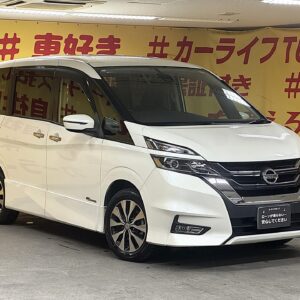 SERENA　セレナ　ハイウェイスター　【総合評価優良車】シンプルスマートのS-HYBRID🍃アイドリングストップ機能搭載🍃カタログ燃費ＪＣ０８モード１６．６ｋｍ／Ｌ🍃純正ＳＤナビ🛣️地デジフルセグTV📺ＤＶＤ📀Bluetooth📱🎶両側パワースライドドア＆デュアルバックドアタイプで荷物の出し入れも使い分け可能🧳✨エマージェンシーブレーキ搭載🚗純正フリップダウンモニター付きで後席のお子様も飽きずに楽しく乗れます😆✨　夜間走行時も明るいLEDヘッドライト＆フォグ🔦　　　⭐1年保証＋プラチナ保証⭐　