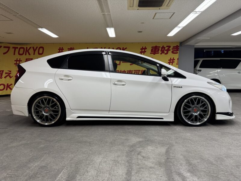PRIUS プリウス L 【カスタム】【車検2年付】