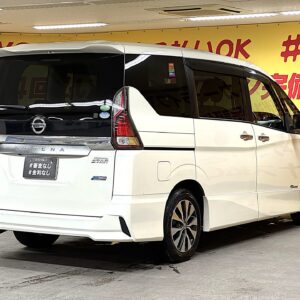 SERENA　セレナ　ハイウェイスター　【総合評価優良車】シンプルスマートのS-HYBRID🍃アイドリングストップ機能搭載🍃カタログ燃費ＪＣ０８モード１６．６ｋｍ／Ｌ🍃純正ＳＤナビ🛣️地デジフルセグTV📺ＤＶＤ📀Bluetooth📱🎶両側パワースライドドア＆デュアルバックドアタイプで荷物の出し入れも使い分け可能🧳✨エマージェンシーブレーキ搭載🚗純正フリップダウンモニター付きで後席のお子様も飽きずに楽しく乗れます😆✨　夜間走行時も明るいLEDヘッドライト＆フォグ🔦　　　⭐1年保証＋プラチナ保証⭐　
