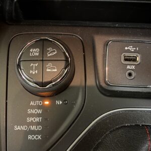 JEEP CHEROKEE　ジープチェロキー　トレイルホーク【カスタム】【４WD】【車検2年付】