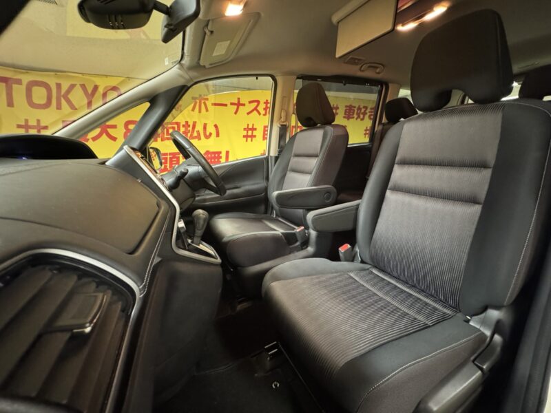 SERENA セレナ ハイウェイスター 【総合評価優良車】シンプルスマートのS-HYBRID🍃アイドリングストップ機能搭載🍃カタログ燃費JC08モード16.6km/L🍃純正SDナビ🛣️地デジフルセグTV📺DVD📀Bluetooth📱🎶両側パワースライドドア&デュアルバックドアタイプで荷物の出し入れも使い分け可能🧳✨エマージェンシーブレーキ搭載🚗純正フリップダウンモニター付きで後席のお子様も飽きずに楽しく乗れます😆✨ 夜間走行時も明るいLEDヘッドライト&フォグ🔦 ⭐1年保証+プラチナ保証⭐