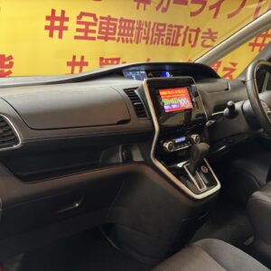 SERENA　セレナ　ハイウェイスター　【総合評価優良車】シンプルスマートのS-HYBRID🍃アイドリングストップ機能搭載🍃カタログ燃費ＪＣ０８モード１６．６ｋｍ／Ｌ🍃純正ＳＤナビ🛣️地デジフルセグTV📺ＤＶＤ📀Bluetooth📱🎶両側パワースライドドア＆デュアルバックドアタイプで荷物の出し入れも使い分け可能🧳✨エマージェンシーブレーキ搭載🚗純正フリップダウンモニター付きで後席のお子様も飽きずに楽しく乗れます😆✨　夜間走行時も明るいLEDヘッドライト＆フォグ🔦　　　⭐1年保証＋プラチナ保証⭐　