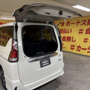 SERENA　セレナ　ハイウェイスター　【総合評価優良車】シンプルスマートのS-HYBRID🍃アイドリングストップ機能搭載🍃カタログ燃費ＪＣ０８モード１６．６ｋｍ／Ｌ🍃純正ＳＤナビ🛣️地デジフルセグTV📺ＤＶＤ📀Bluetooth📱🎶両側パワースライドドア＆デュアルバックドアタイプで荷物の出し入れも使い分け可能🧳✨エマージェンシーブレーキ搭載🚗純正フリップダウンモニター付きで後席のお子様も飽きずに楽しく乗れます😆✨　夜間走行時も明るいLEDヘッドライト＆フォグ🔦　　　⭐1年保証＋プラチナ保証⭐　