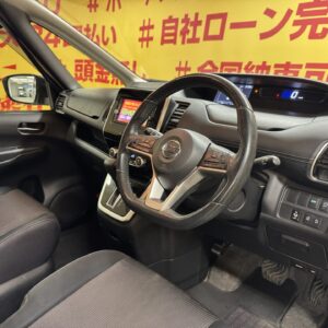SERENA　セレナ　ハイウェイスター　【総合評価優良車】シンプルスマートのS-HYBRID🍃アイドリングストップ機能搭載🍃カタログ燃費ＪＣ０８モード１６．６ｋｍ／Ｌ🍃純正ＳＤナビ🛣️地デジフルセグTV📺ＤＶＤ📀Bluetooth📱🎶両側パワースライドドア＆デュアルバックドアタイプで荷物の出し入れも使い分け可能🧳✨エマージェンシーブレーキ搭載🚗純正フリップダウンモニター付きで後席のお子様も飽きずに楽しく乗れます😆✨　夜間走行時も明るいLEDヘッドライト＆フォグ🔦　　　⭐1年保証＋プラチナ保証⭐　