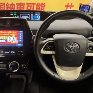 PRIUS　プリウス　Sツーリングセレクション　【総合評価優良車】【4WD】【カスタム】