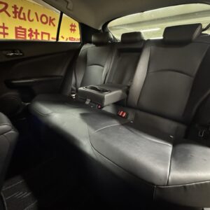 PRIUS　プリウス　Sツーリングセレクション　【総合評価優良車】【4WD】【カスタム】