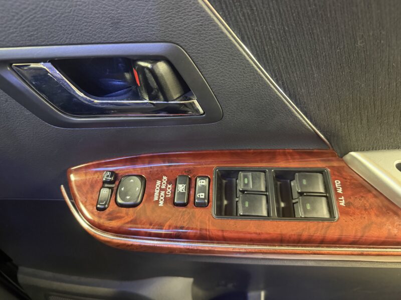 VELLFIRE ヴェルファイア 2.4Zプラチナセレクション2【特別仕様車】【カスタム】【車検2年付】