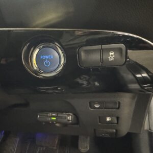PRIUS　プリウス　Sツーリングセレクション　【総合評価優良車】【4WD】【カスタム】
