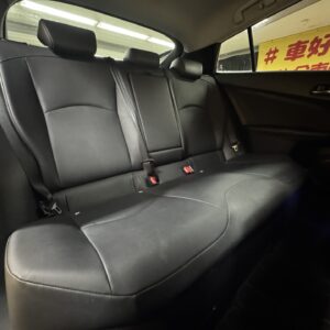 PRIUS　プリウス　Sツーリングセレクション　【総合評価優良車】【4WD】【カスタム】