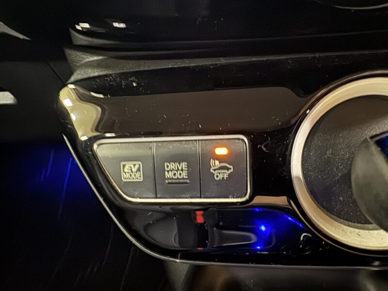 PRIUS プリウス Sツーリングセレクション 【総合評価優良車】【4WD】【カスタム】