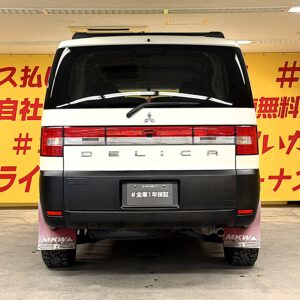 DELICA　デリカD5　Gプレミアム【カスタム】【4WD】【車検２年付】