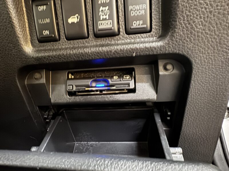 ELGRAND エルグランド ライダー 白本革シート仕様 パワーシート 【特別仕様車】【4WD】【車検2年付】